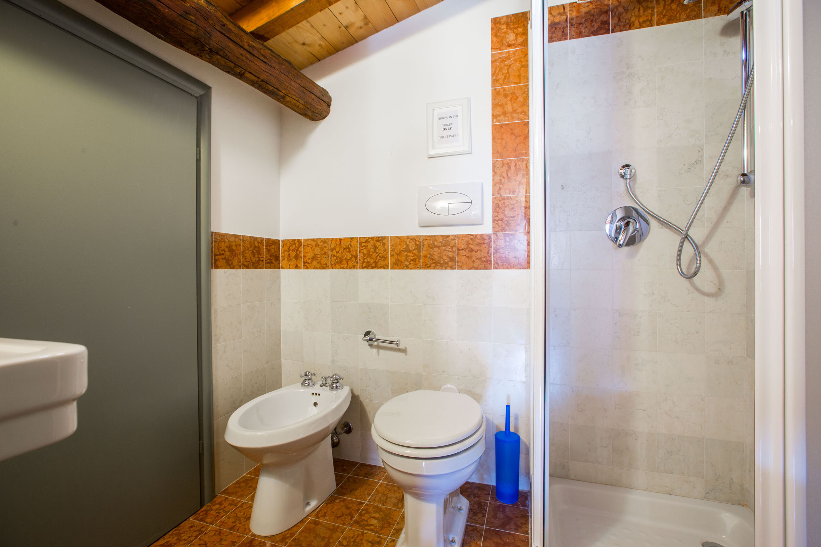 bathroom of the tween room